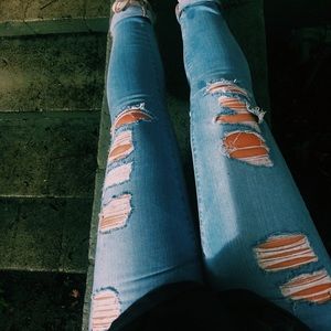 🐱RIPPED JEANS 🐱